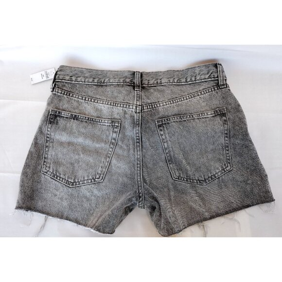 Gap 4 Inch Gray Low Rise Stride Short Size 28 / 6 Regular NWT - Picture 2 of 6